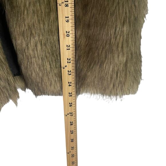 Tanming NWOT Women's Size Medium Faux Fur Vest - Picture 9 of 9
